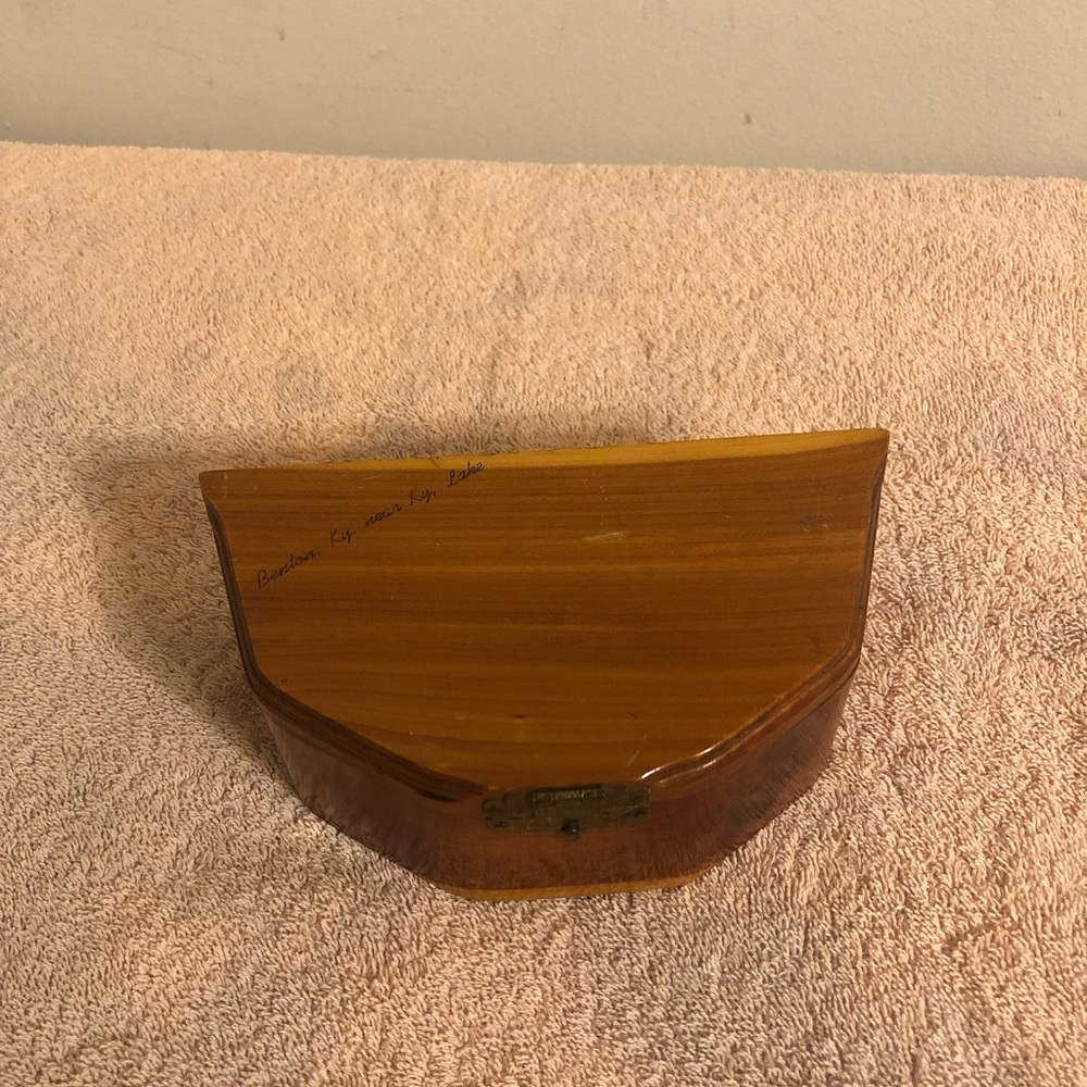 Vintage 1953 Wood Souvenir Trinket Box Benton KY 6 1/2”x3 1/2”x2 1/2”